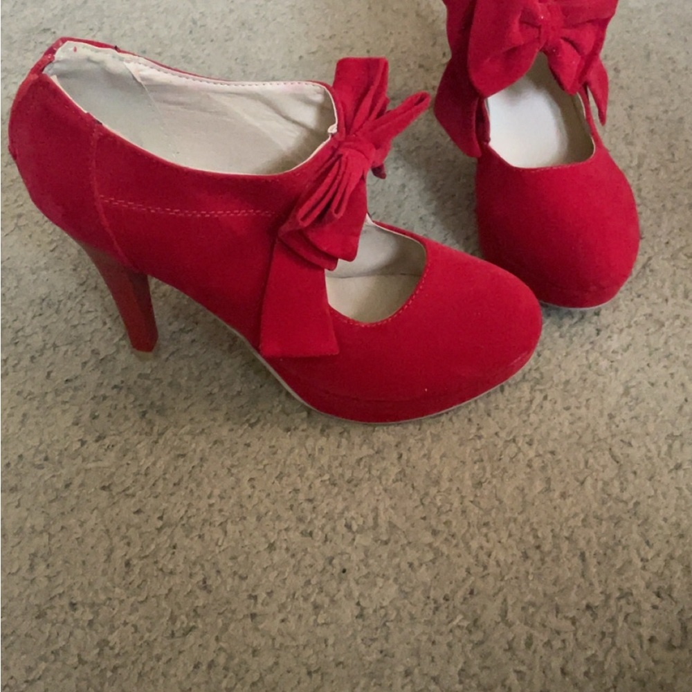 !LAST CHANCE! Donating soon! 
Elegant Red Women's Heels with Bow